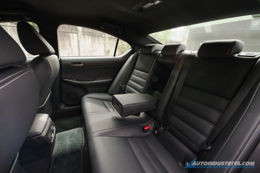 2021 Lexus IS 300h Premiere image