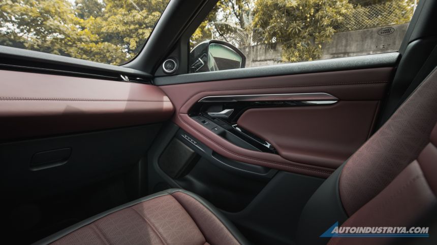 2021 Land Rover Evoque Hybird image