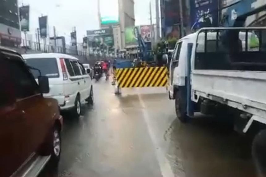 Broken Manila Water pipe turns EDSA into a river image