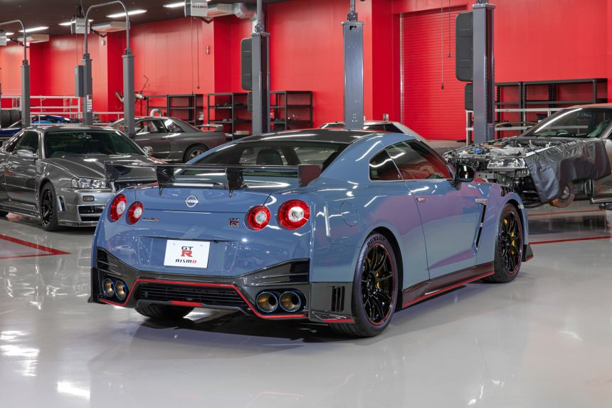 2022 Nissan GT-R NISMO bares more (carbon fiber) skin image