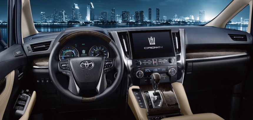 After crossover, Toyota Crown evolves into a luxury minivan image