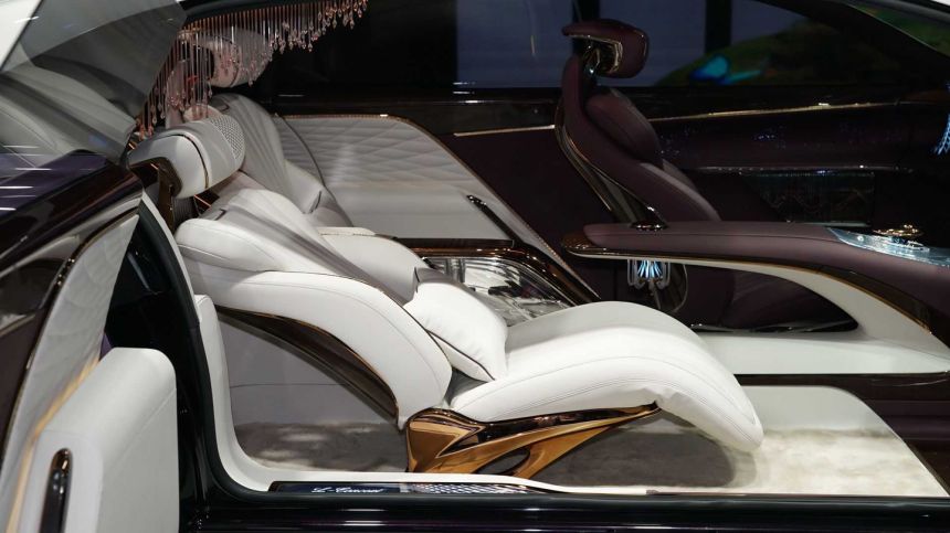 Hongqi L-Concept is a stately sedan with a chandelier inside image