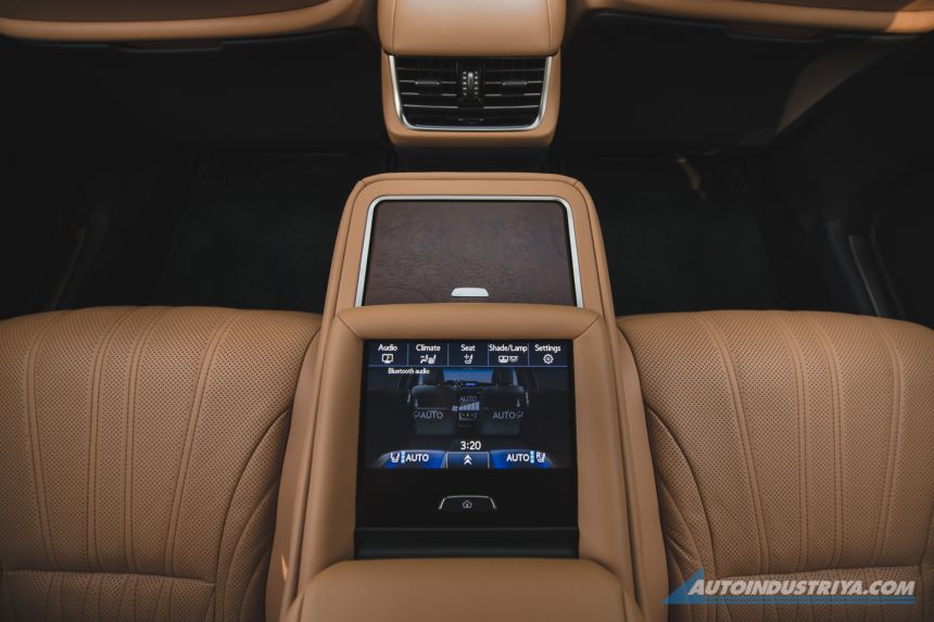 2021 Lexus LS 500h Premier image