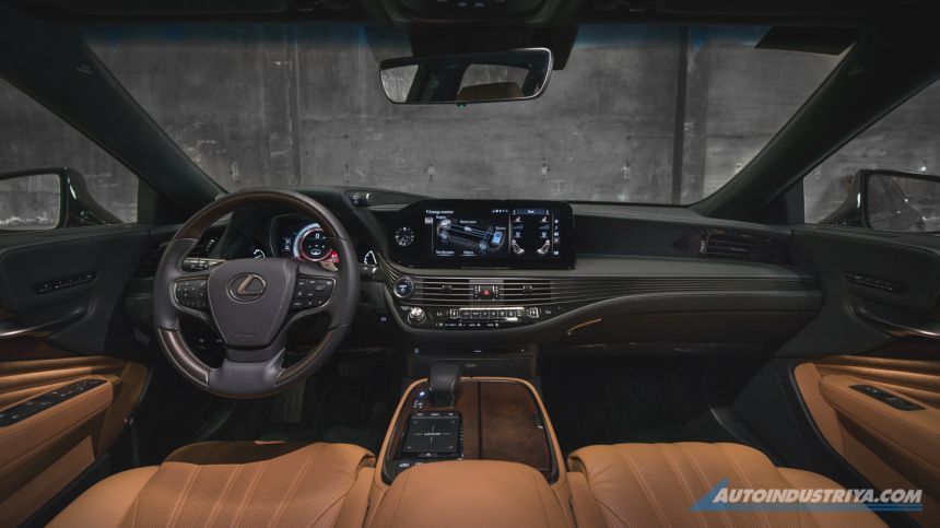 2021 Lexus LS 500h Premier image