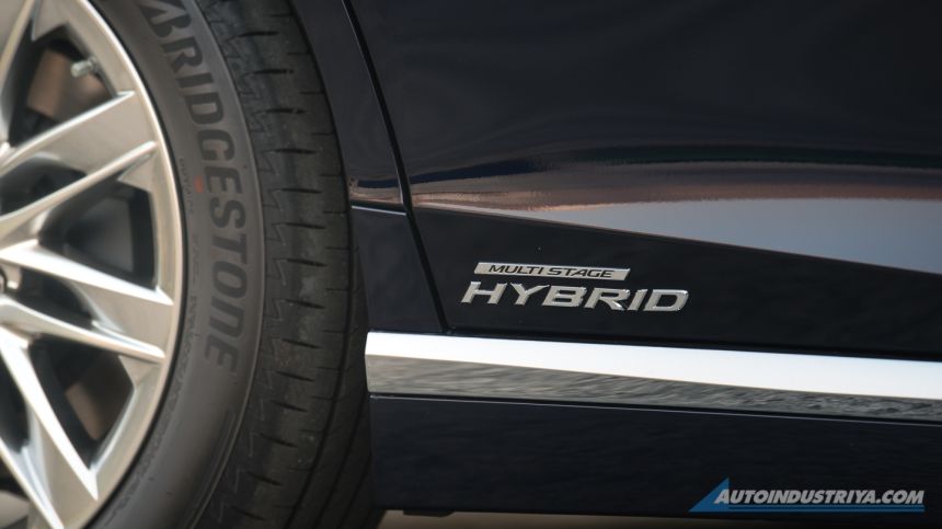 2021 Lexus LS 500h Premier image