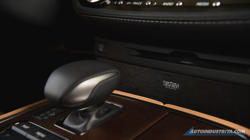 2021 Lexus LS 500h Premier image