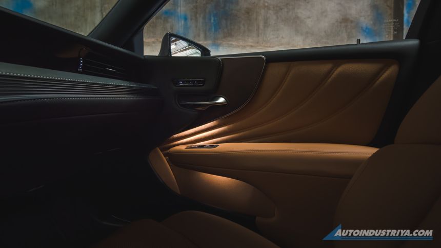 2021 Lexus LS 500h Premier image