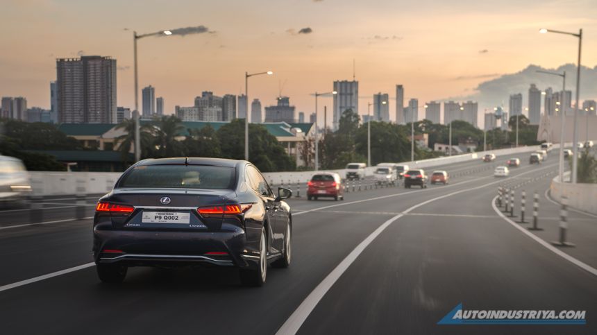 2021 Lexus LS 500h Premier image