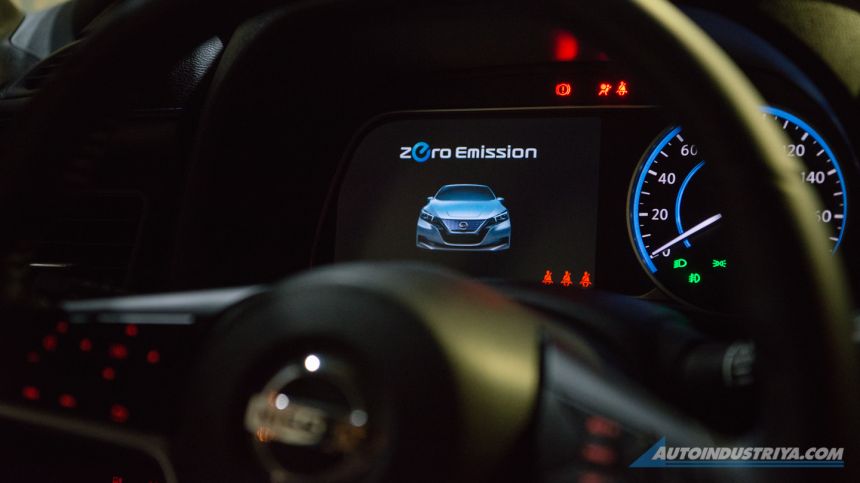 Nissan Leaf launch PH image