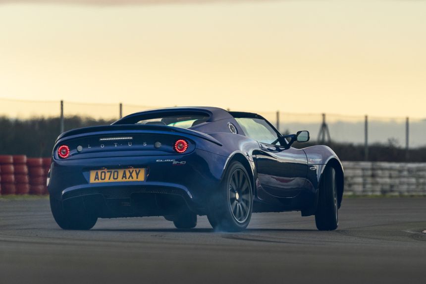 Lotus looking to sell Elise platform to another automaker image