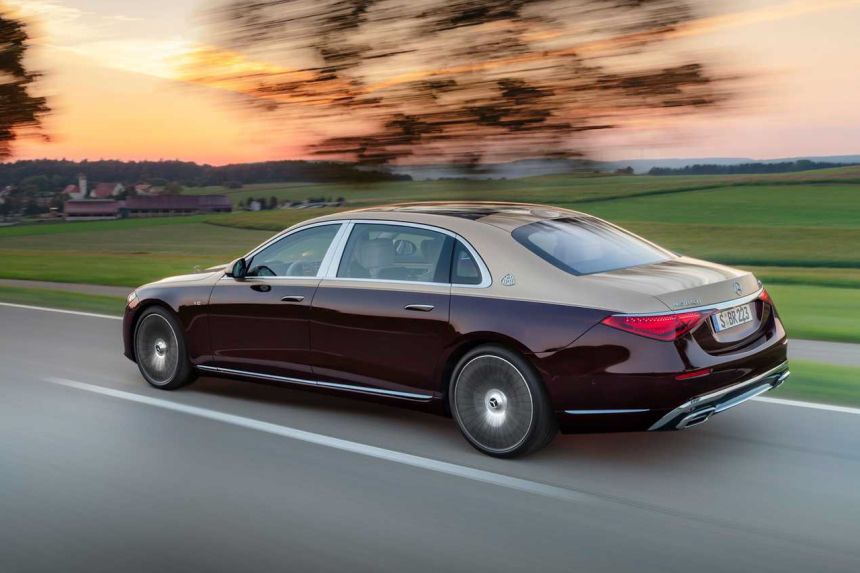 2021 Mercedes-Maybach S680 says long live the V12 image