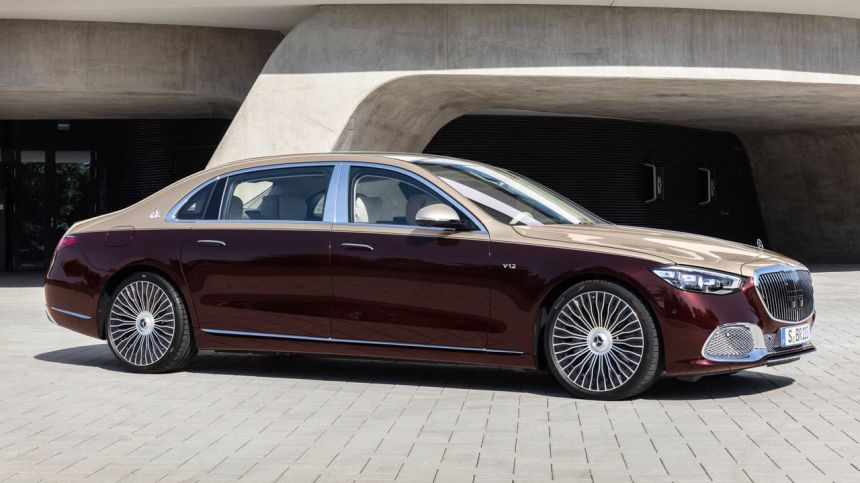 2021 Mercedes-Maybach S680 says long live the V12 image