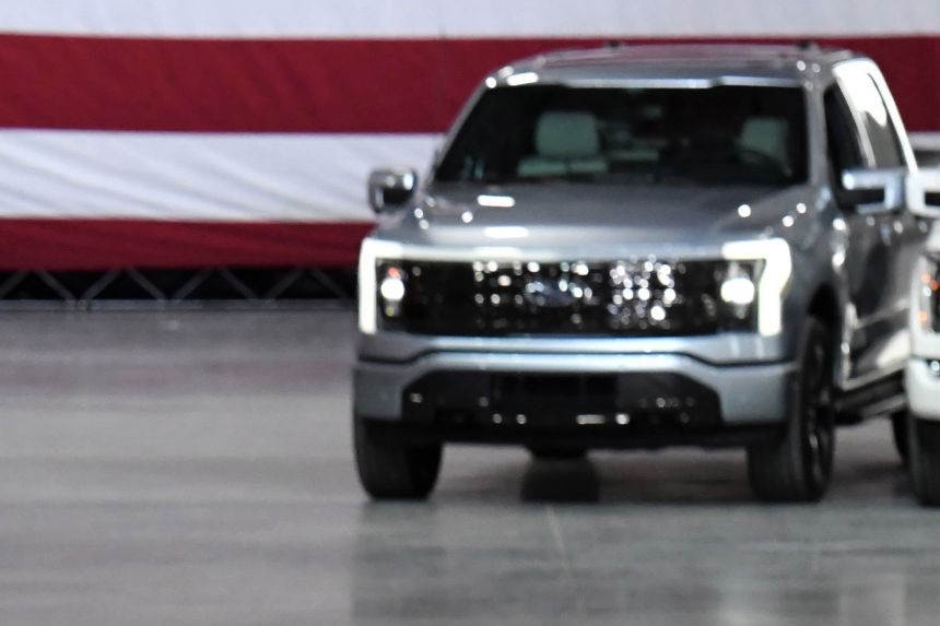 US Pres. Biden just gave us a sneak peek of Ford F-150 Lightning image