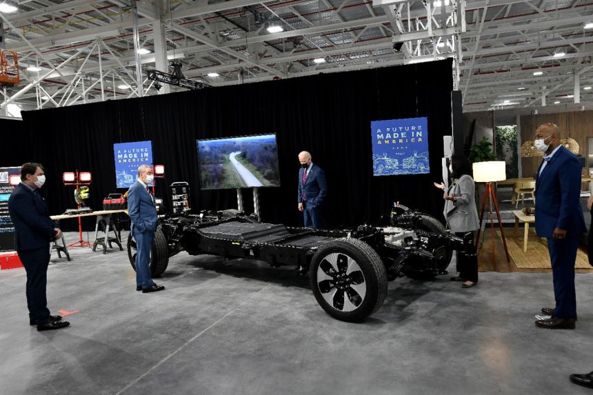 US Pres. Biden just gave us a sneak peek of Ford F-150 Lightning image