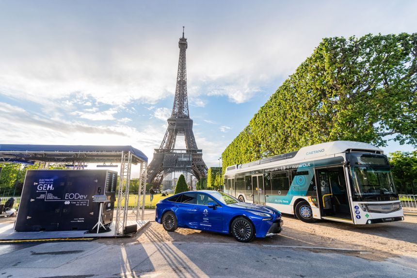 Toyota lights up the Eiffel Tower using a hydrogen fuel cell image