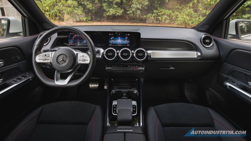 2021 Mercedes-Benz GLB200 AMG Line image