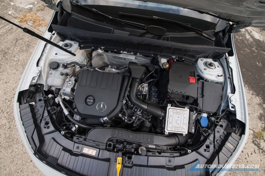 2021 Mercedes-Benz GLB200 AMG Line image