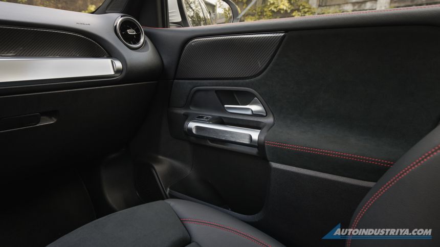 2021 Mercedes-Benz GLB200 AMG Line image