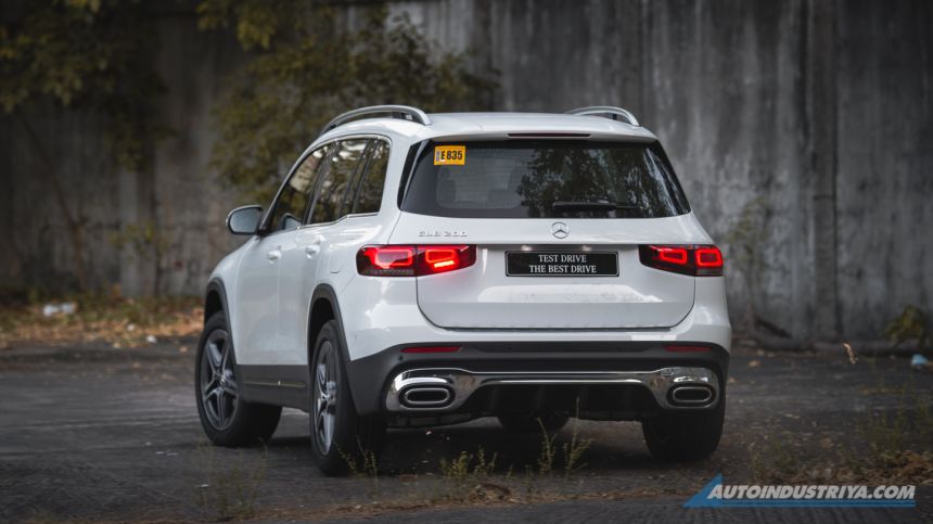 2021 Mercedes-Benz GLB200 AMG Line image