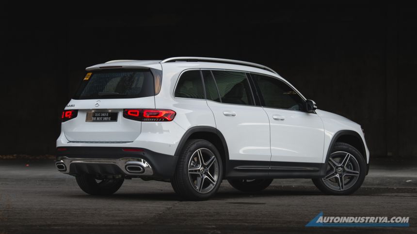 2021 Mercedes-Benz GLB200 AMG Line image