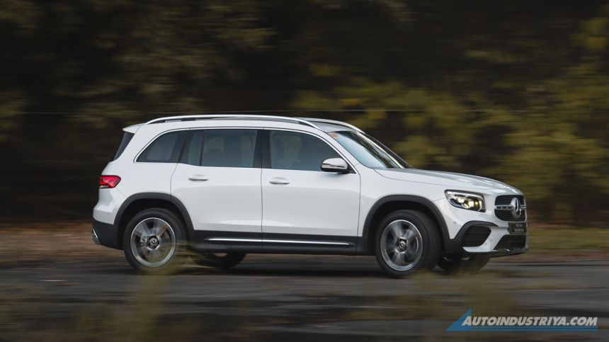 2021 Mercedes-Benz GLB200 AMG Line image