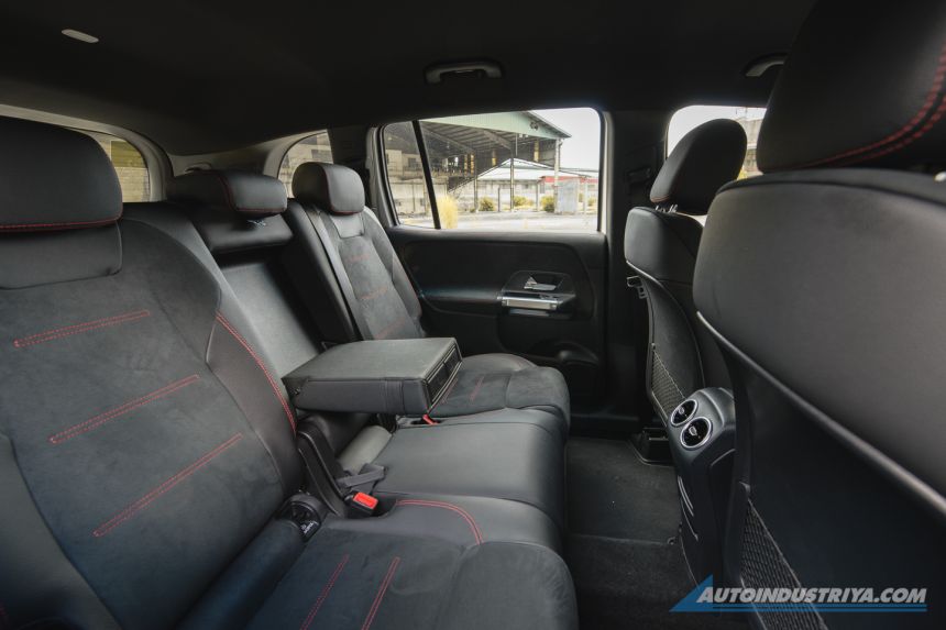 2021 Mercedes-Benz GLB200 AMG Line image