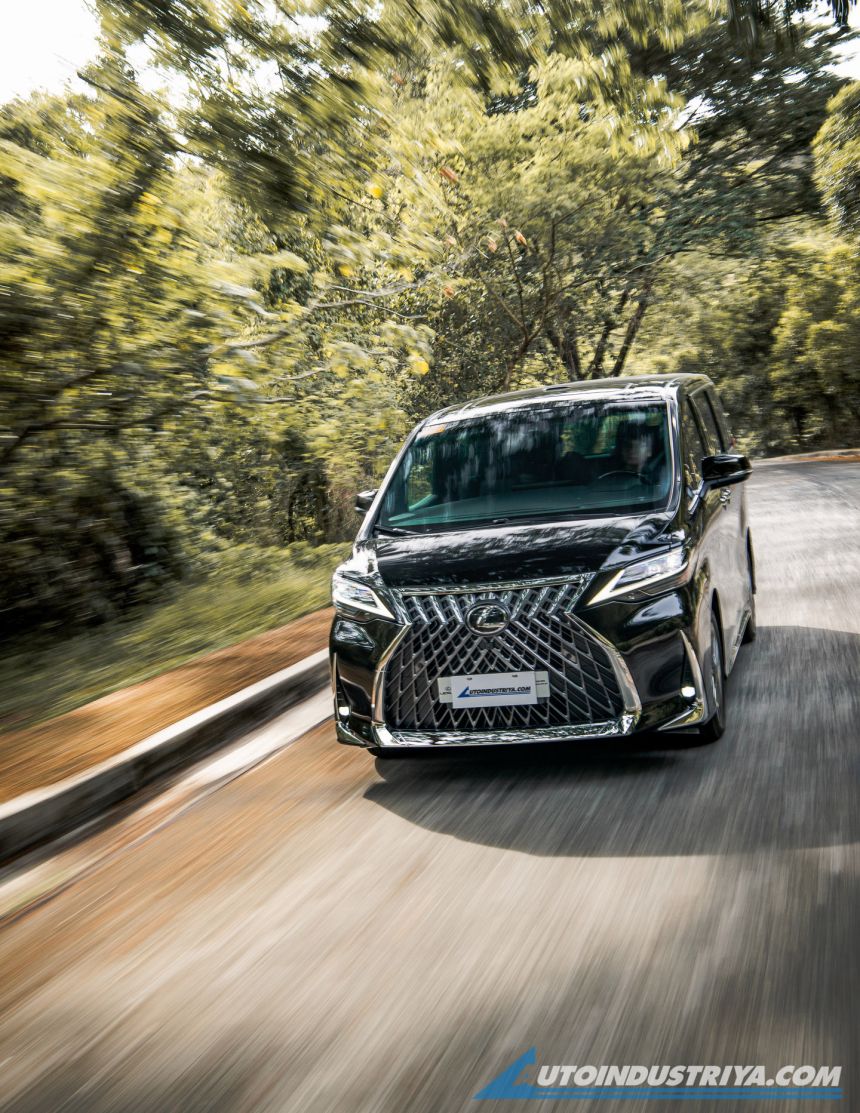 2021 Lexus LM 350 7-Seater image