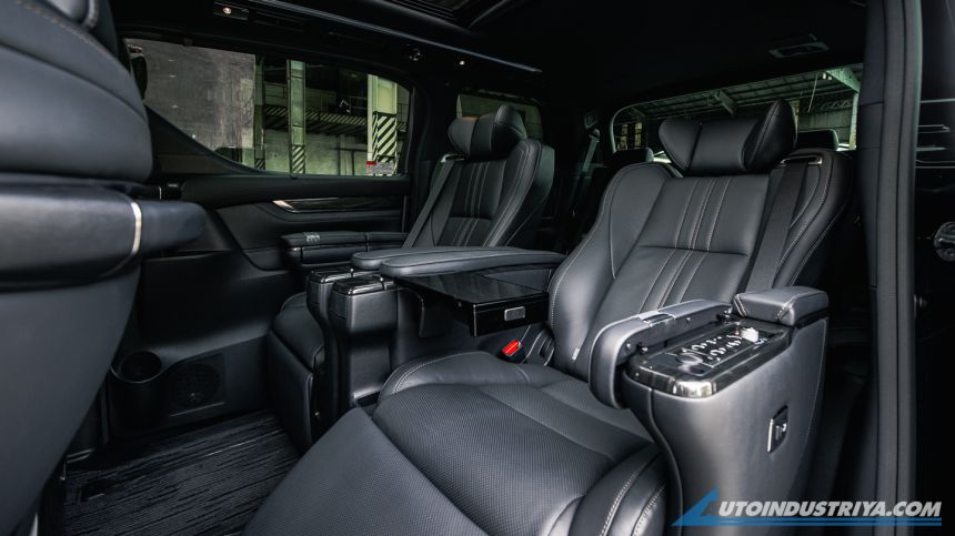 2021 Lexus LM 350 7-Seater image