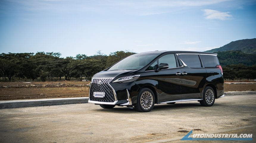 2021 Lexus LM 350 7-Seater image