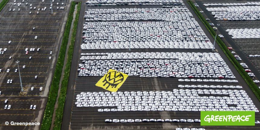 Greenpeace activists steals keys to over 1,000 VW vehicles image