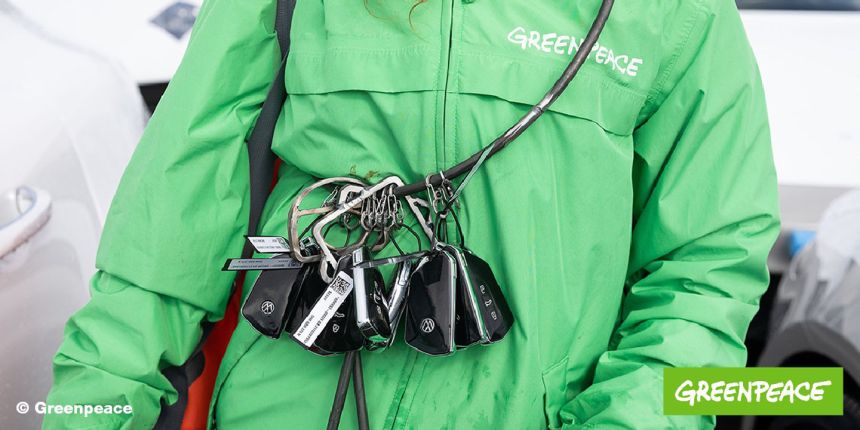 Greenpeace activists steals keys to over 1,000 VW vehicles image