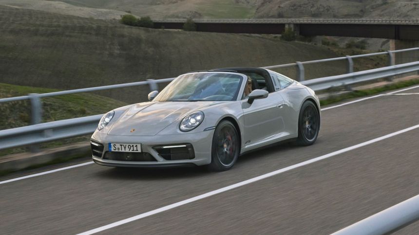 Porsche spoils us for choice with new 911 GTS image