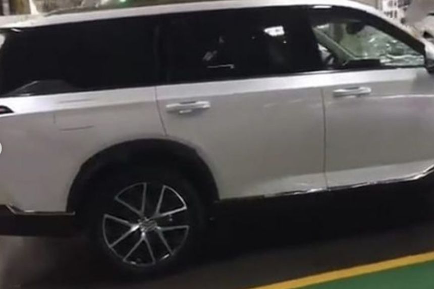 Does the 2022 GAC GS8 look like a Cadillac? image