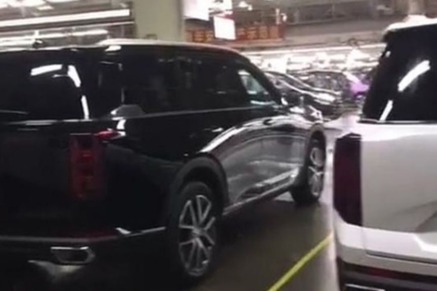 Does the 2022 GAC GS8 look like a Cadillac? image