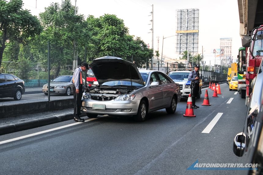 Hazard Lights: This simple tip can help prevent a rear-end collision image