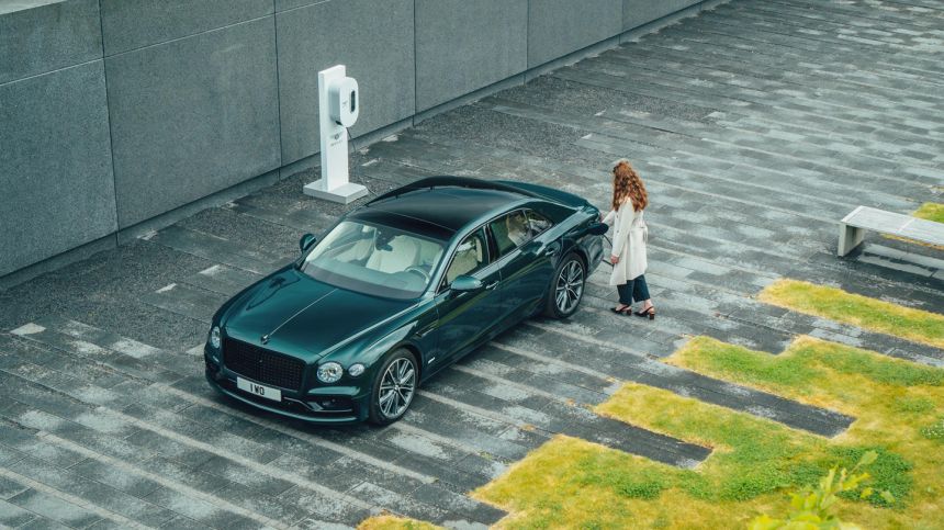 2022 Flying Spur Hybrid is the most-efficient Bentley yet image