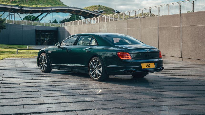 2022 Flying Spur Hybrid is the most-efficient Bentley yet image