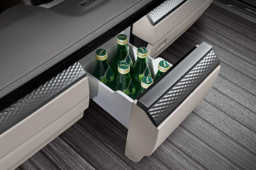 This 4-seat Kia Carnival wants to challenge Lexus LM image