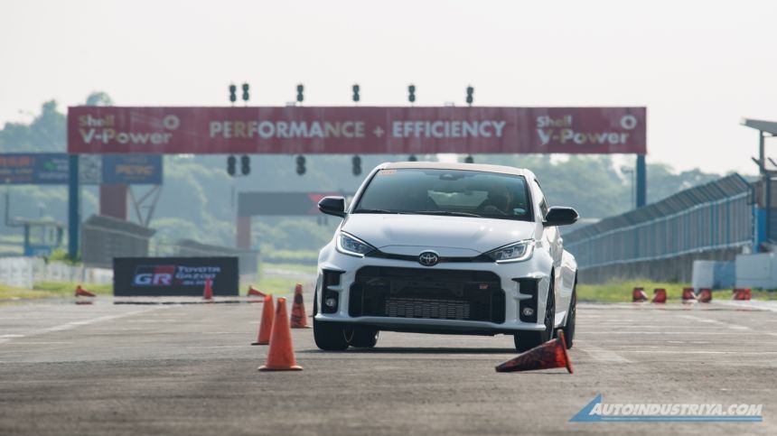 GR Yaris image