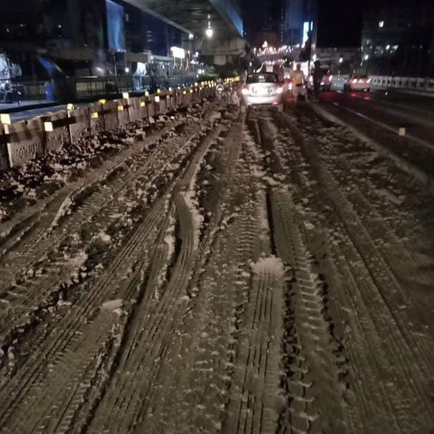 MMDA was busy cleaning up a lot of mud on EDSA image