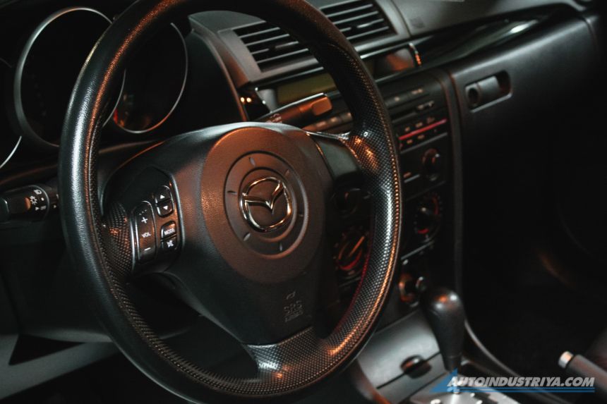DTI Recall Alert: First gen Mazda3 has frangible steering wheel emblem image