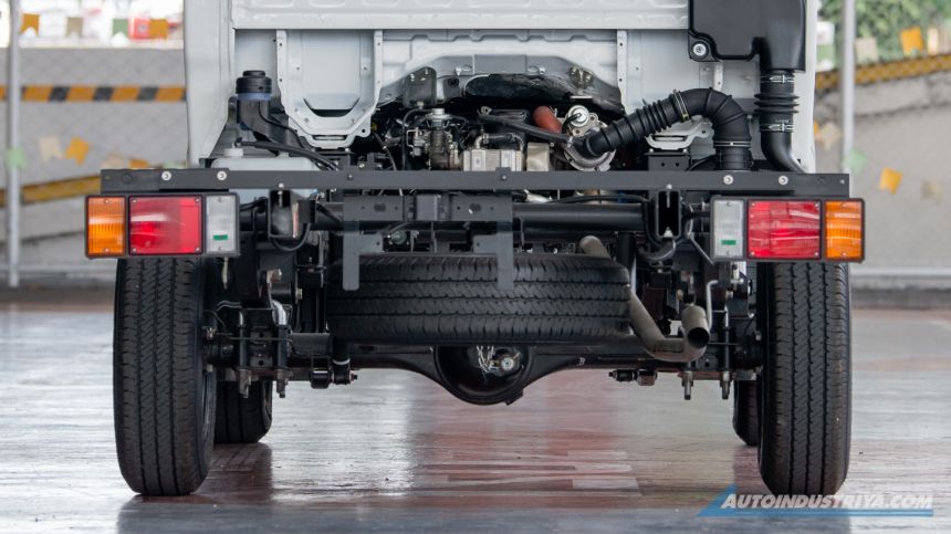 LCV Review: Isuzu Traviz L Utility Van 2.5L image