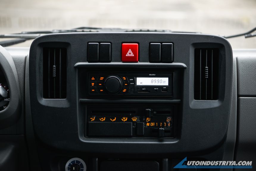 LCV Review: Isuzu Traviz L Utility Van 2.5L image