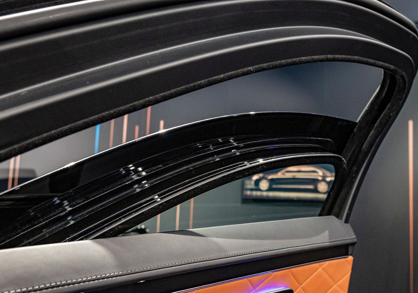 This is the armored Mercedes-Benz S-Class Guard with AWD image