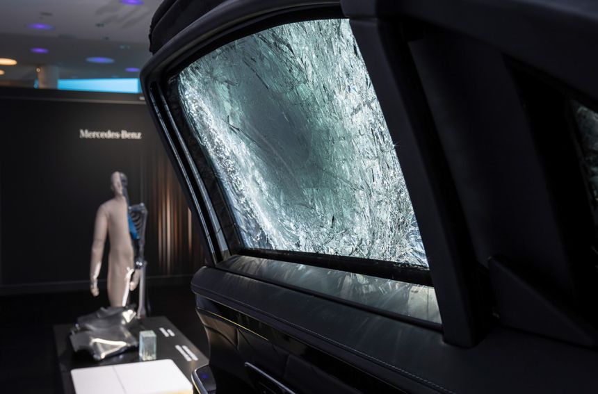 This is the armored Mercedes-Benz S-Class Guard with AWD image