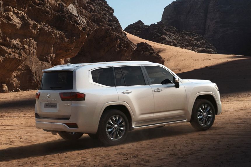 How much is gray market charging for Dubai-spec Toyota Land Cruiser 300? image