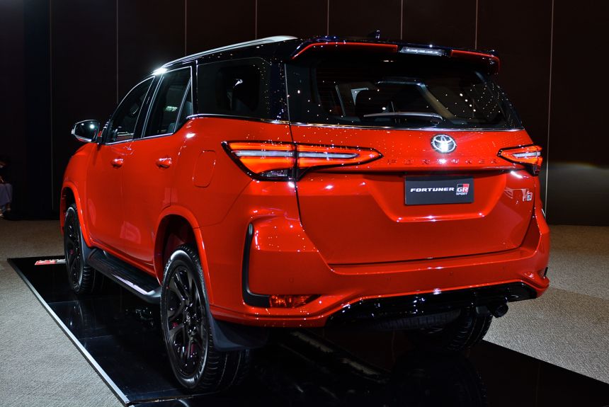 Thai-spec Toyota Fortuner GR Sport is one mean SUV image