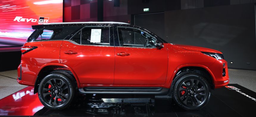 Thai-spec Toyota Fortuner GR Sport is one mean SUV image