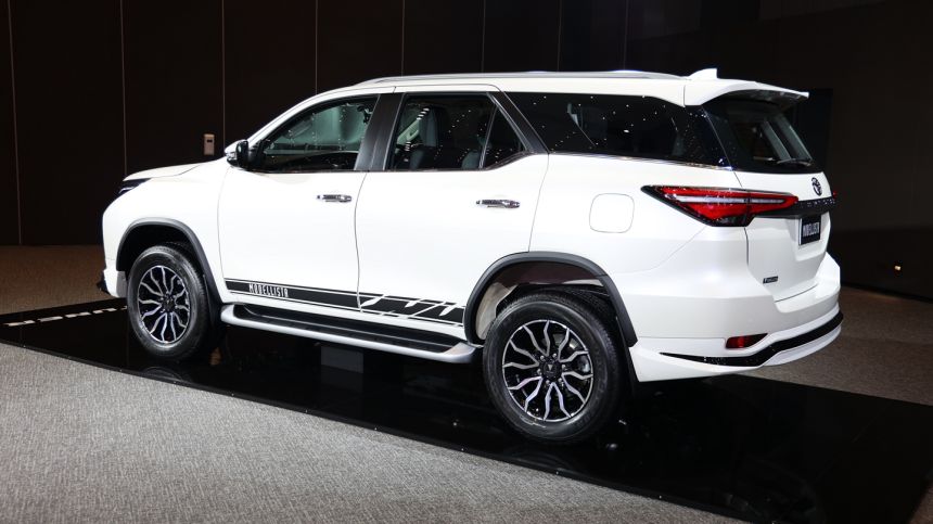 Toyota now has Modellista kit for the Fortuner image