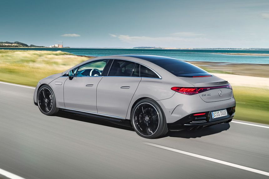 2022 Mercedes-Benz EQE looks just like a smaller EQS image